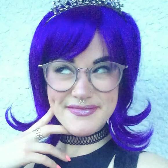 Meet your Posher, Hillary - Picture 1 of 1